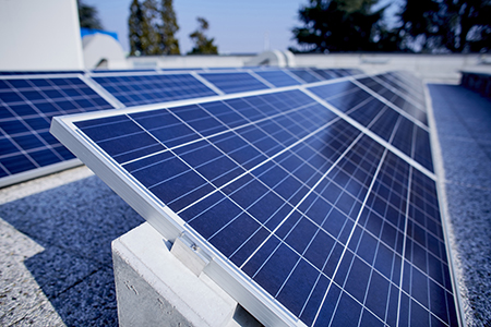Photovoltaics on the roof: Endress+Hauser’s new building inaugurated in 2016 in Italy is designed to be energy efficient.